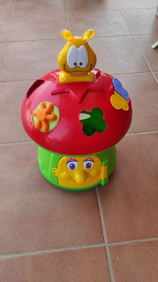 Correpasillos,mesa juego y león aprendizaje y seta