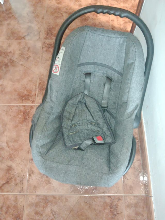 Silla coche bebé gris