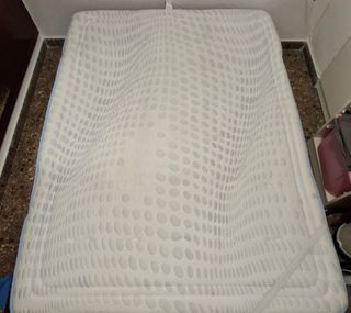 Sofá cama marrón Maisons du Monde y topper