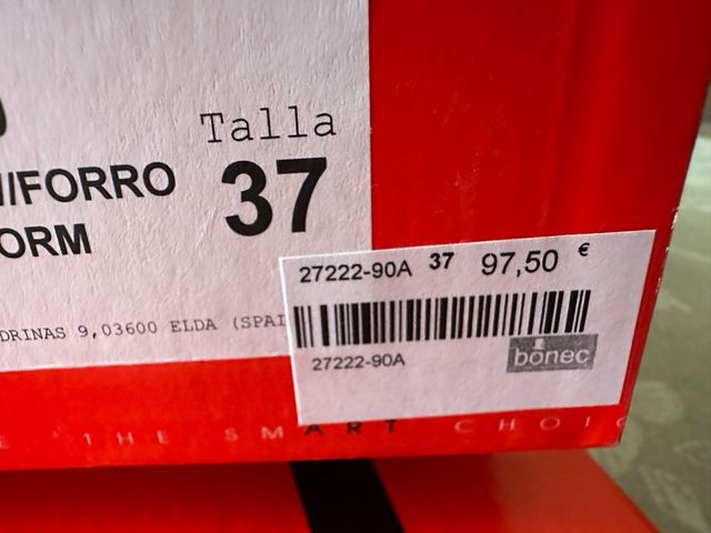 Zapatos tacón serpiente beige con tacón dorado