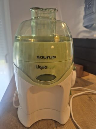 Licuadora - exprimidor Taurus