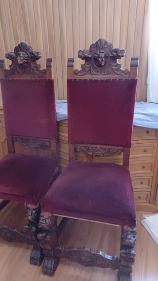 3 Sillas medievales antiguas