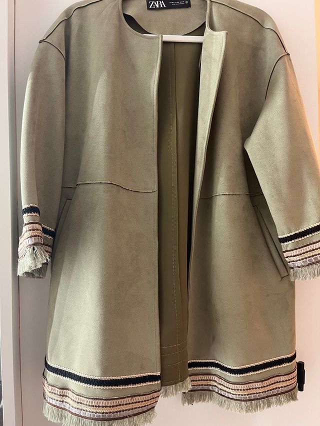 Chaqueta Zara verde oliva