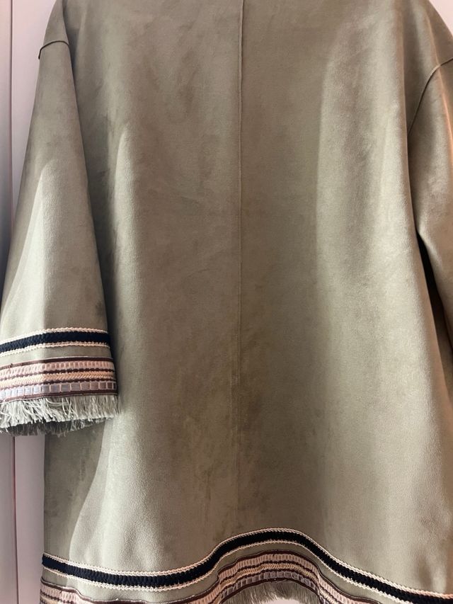 Chaqueta Zara verde oliva