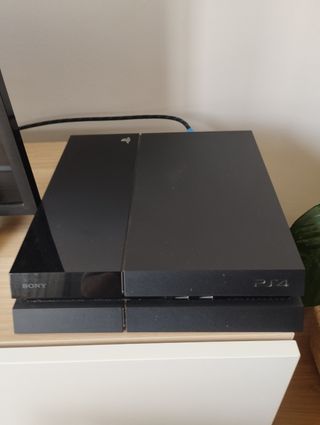 PS4 (PlayStation 4) negra + mando sony + juegos