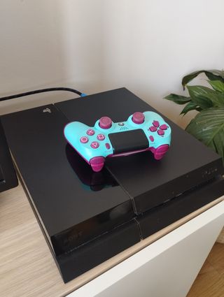 PS4 (PlayStation 4) negra + mando sony + juegos