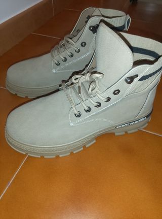 Stivaletti beige stringati n.45