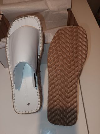 Sandalias Bonateks blancas, talla 38