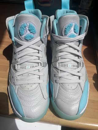Zapatillas Jordan Jumpman Two Trey gris y turquesa
