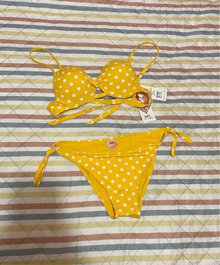 Bikini amarillo lunares