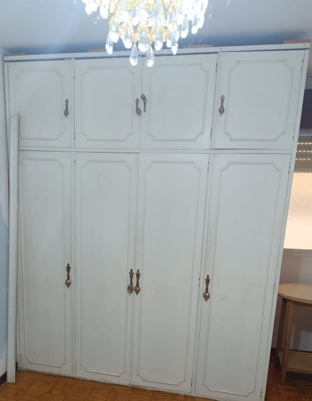 Conjunto de cabecero, armario y cómoda