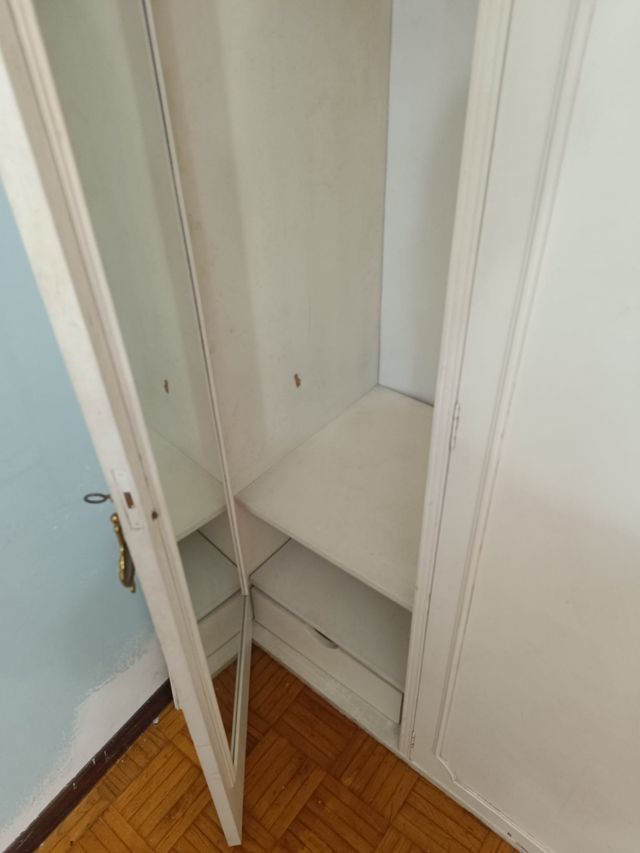 Conjunto de cabecero, armario y cómoda