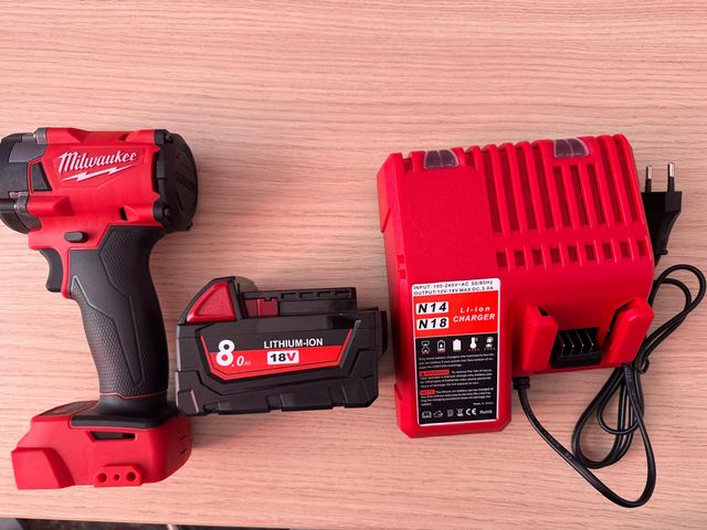 Llave de impacto milwaukee + 2 baterias + cargador