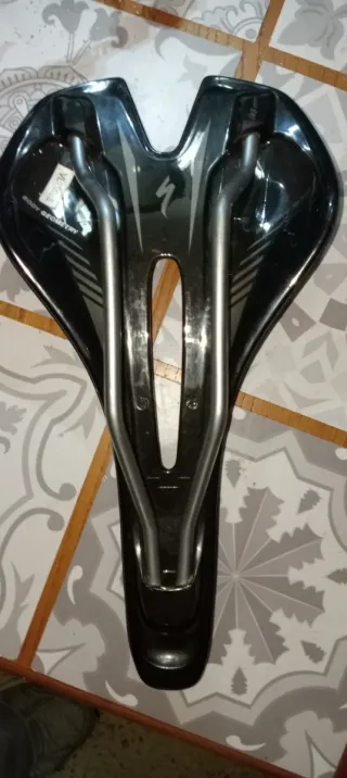 Sillín bici Specialized Toupe 143.