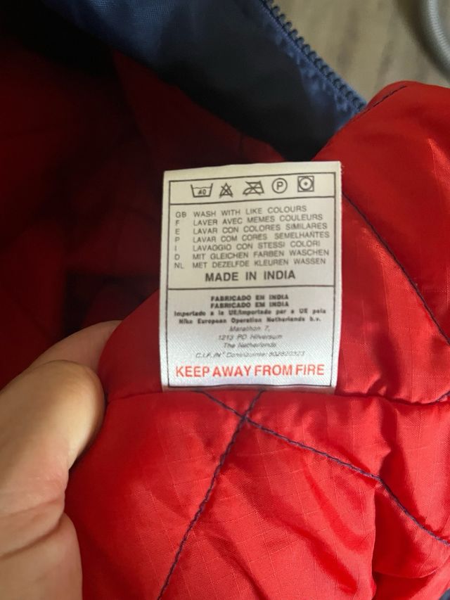 Chaquetón/ parca  Nike azul y roja