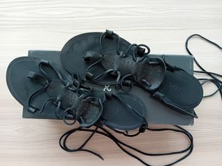 Sandalias de piel romanas negras