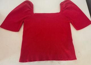Top rosso maniche a sbuffo