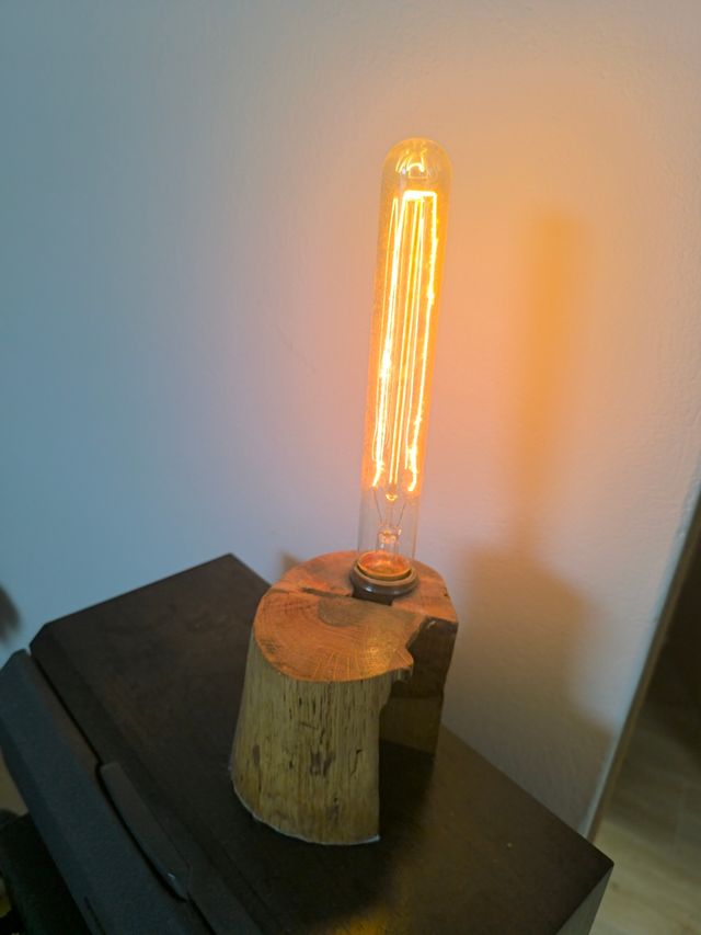 Lámpara rústica de madera y cristal