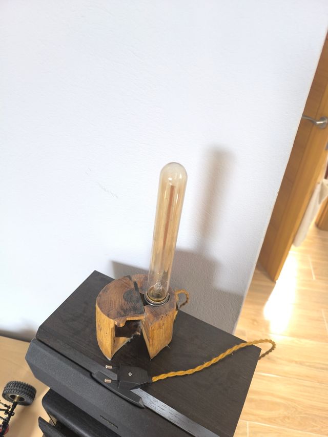 Lámpara rústica de madera y cristal