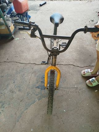 Bicicleta BMX para reparar