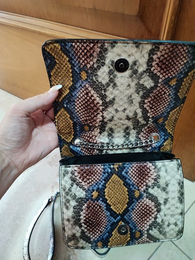 Bolso bandolera multicolor efecto piel serpiente