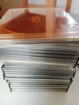 27 estuches CD vacíos