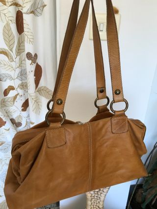 Bolso de piel, con forro de algodon.