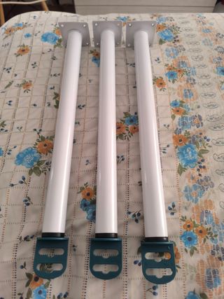 3 Patas Mesa - Blancas 
Medidas 400mm alto// 30mm