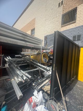 Andamios y materiales construcción