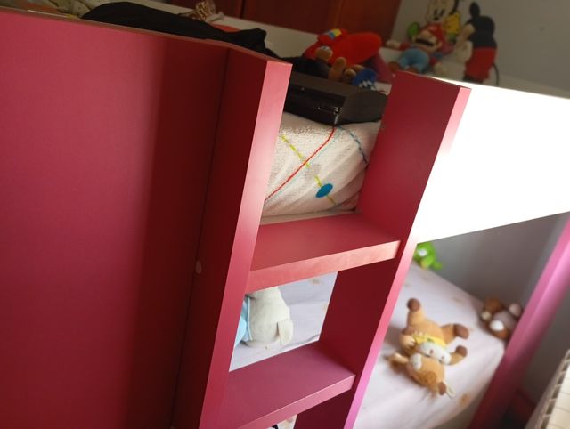 Litera infantil rosa y blanca