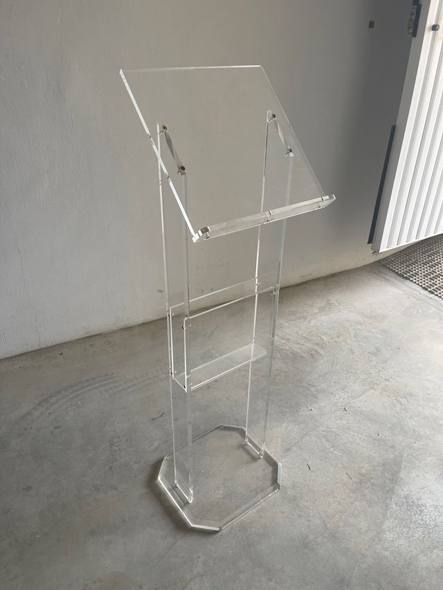 Atril acrílico transparente