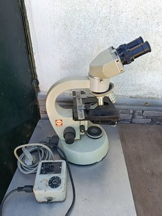 Microscopio Will Wetzlar antiguo