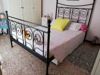 Cama negra metal 1,50m - buen estado
