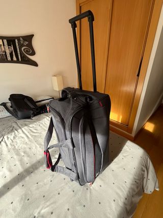 Bolsa viaje con ruedas y asa- Gris/Roja