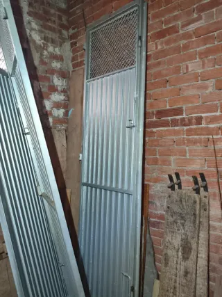 Puerta hierro 4 hojas