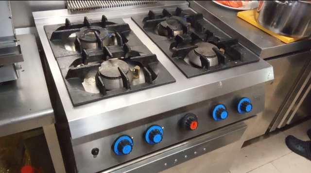 Cocina industrial 4 hornallas