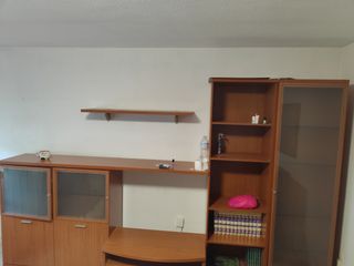 Librería moderna de madera y cristal
Como nueva 