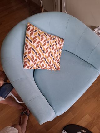 Sillón turquesa de tela