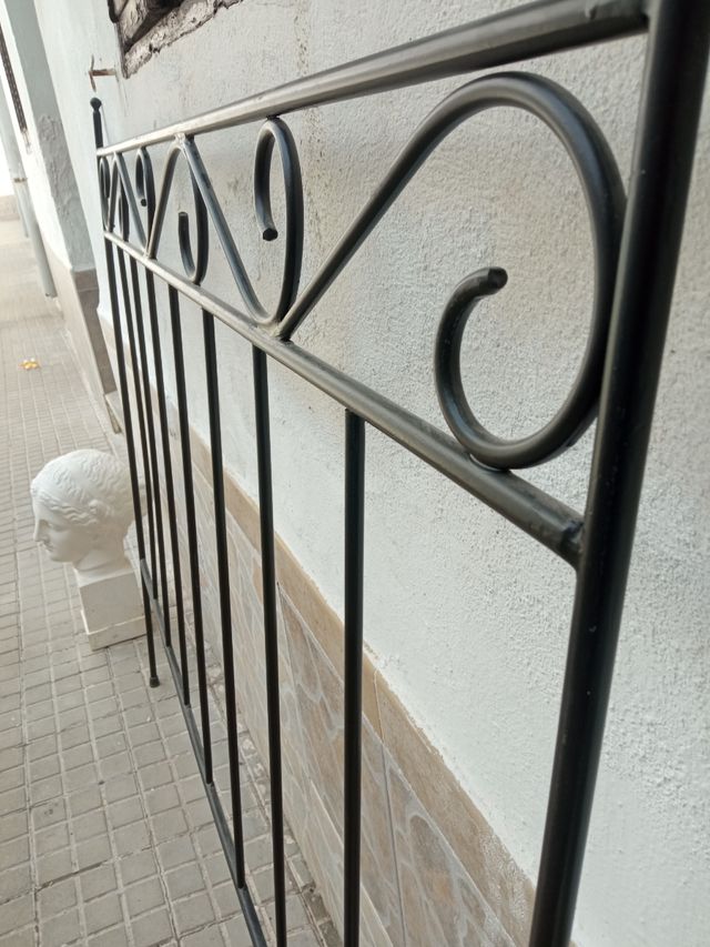 Cabecero cama metal negro.