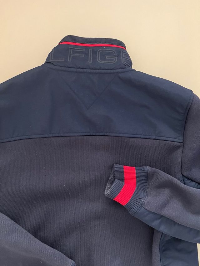 Chaqueta Tommy Hilfiger azul marino. Exclusiva