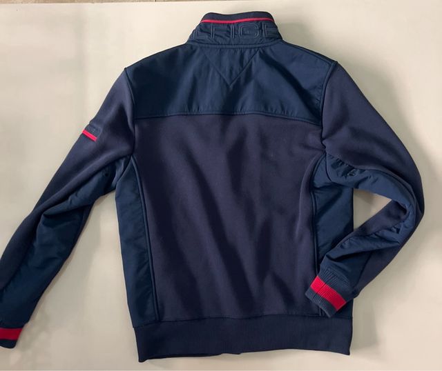 Chaqueta Tommy Hilfiger azul marino. Exclusiva