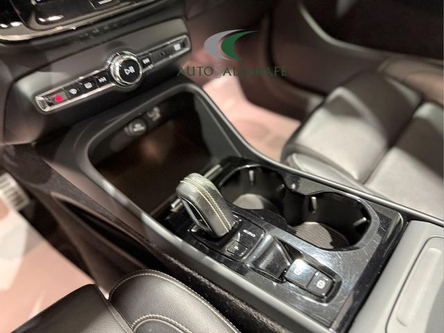 Volvo XC40 2.0 D4 AWD R-Design Auto