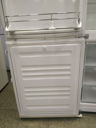 Nevera Liebherr 2.00x60cm No Frost 
