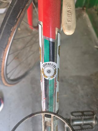 Bicicleta carretera vintage roja