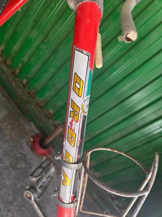 Bicicleta carretera vintage roja