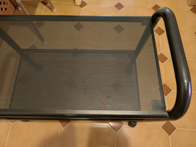 Mesita negra metalica con ruedas