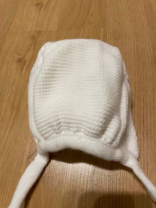 Capota bebé blanca de punto