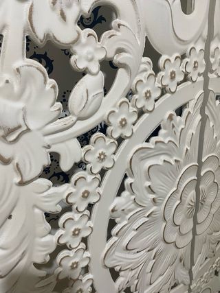 Biombo de madera tallada