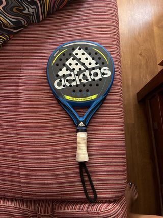 Pala pádel Adidas Essnova
