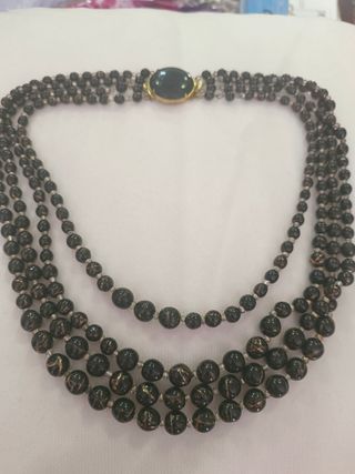 Collar vintage negro y dorado